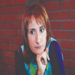 Έλενα Αρτζανίδου: «Η συγγραφή είναι το καταφύγιο μου»